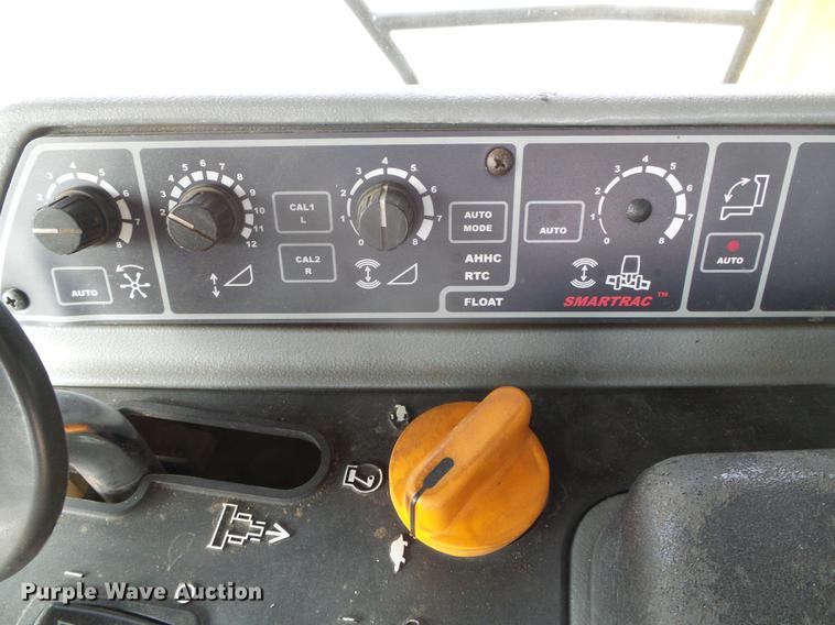 image for item DF2954 2005 Challenger 670 combine