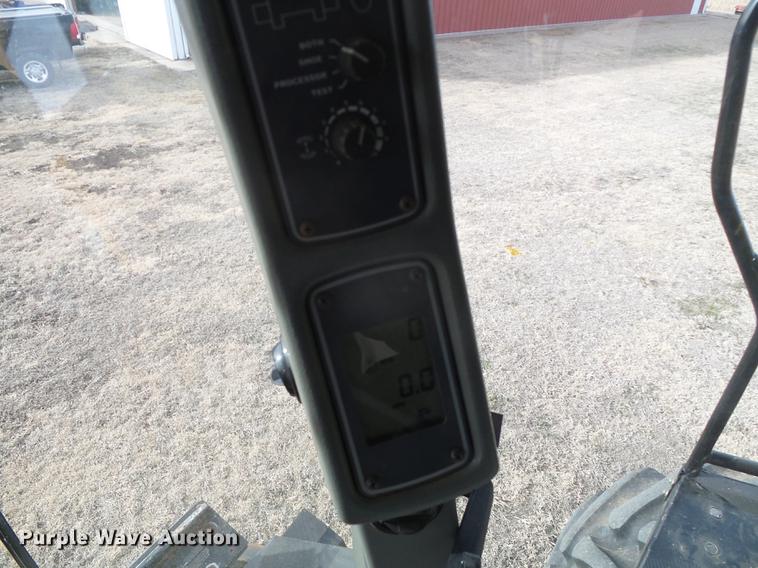 image for item DF2954 2005 Challenger 670 combine