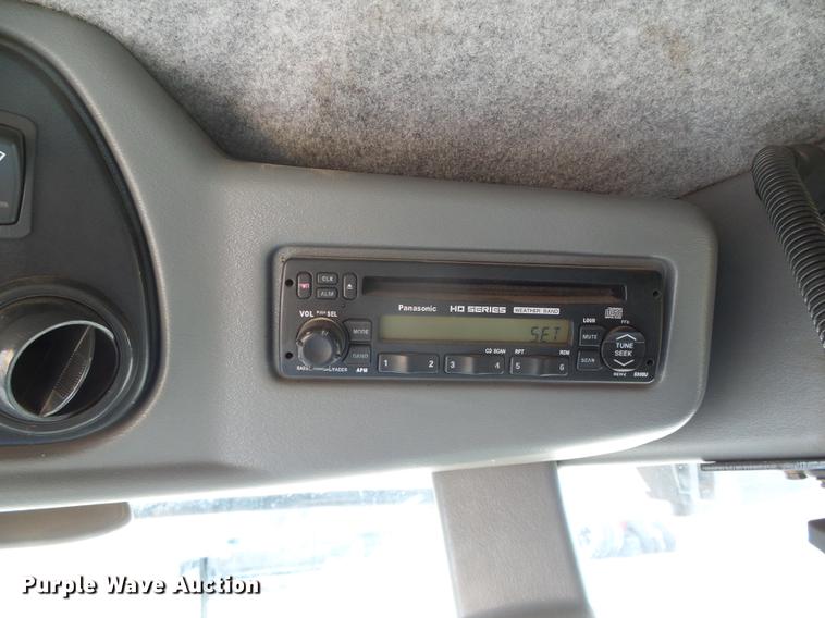 image for item DF2954 2005 Challenger 670 combine