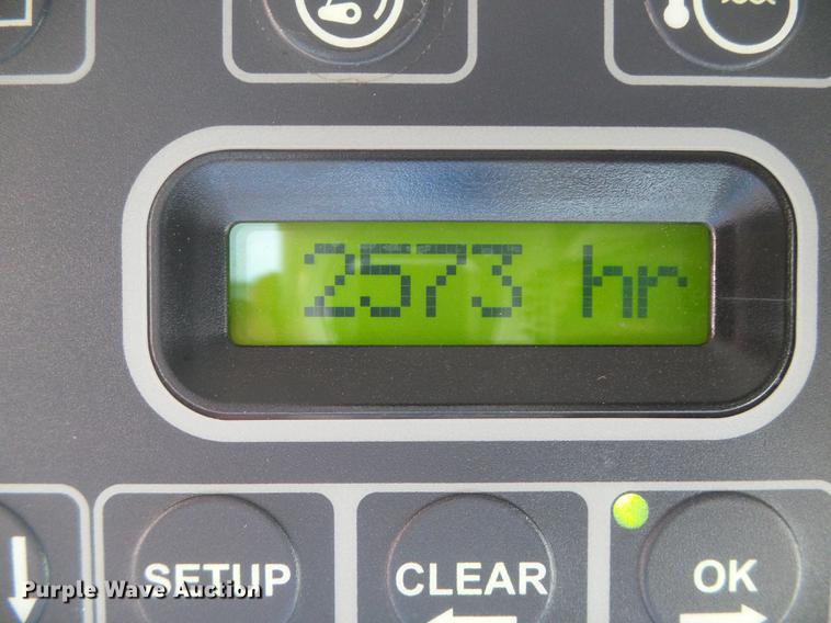 image for item DF2954 2005 Challenger 670 combine