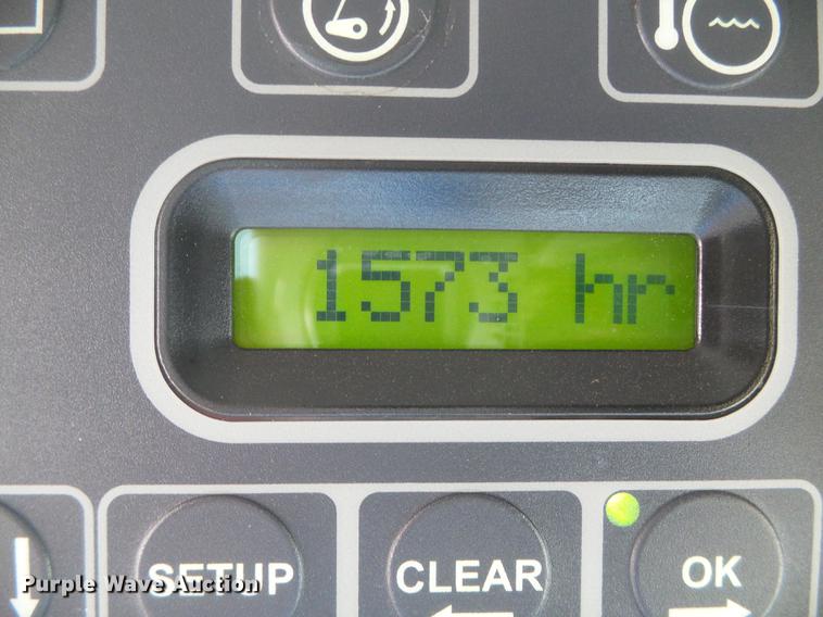 image for item DF2954 2005 Challenger 670 combine