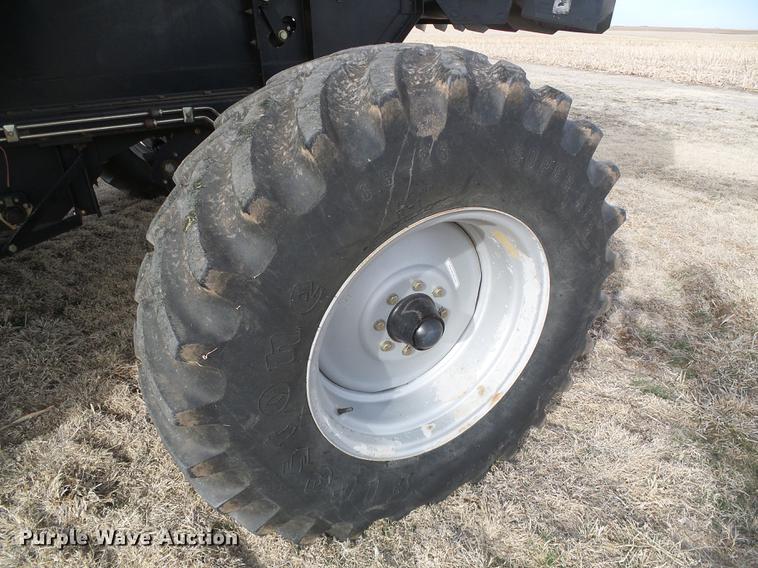 image for item DF2954 2005 Challenger 670 combine