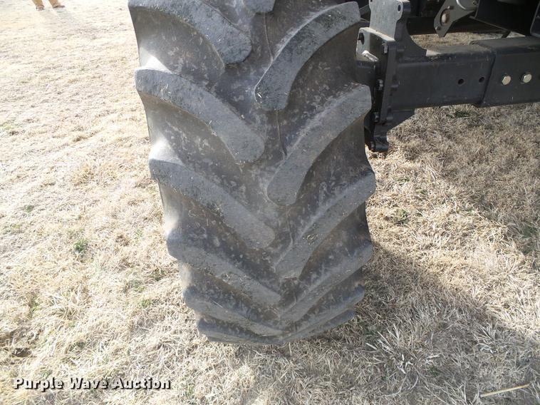 image for item DF2954 2005 Challenger 670 combine