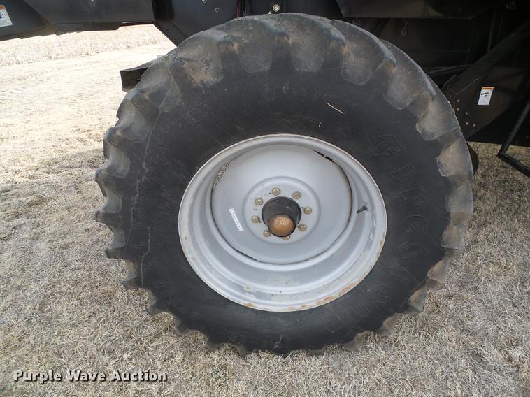 image for item DF2954 2005 Challenger 670 combine