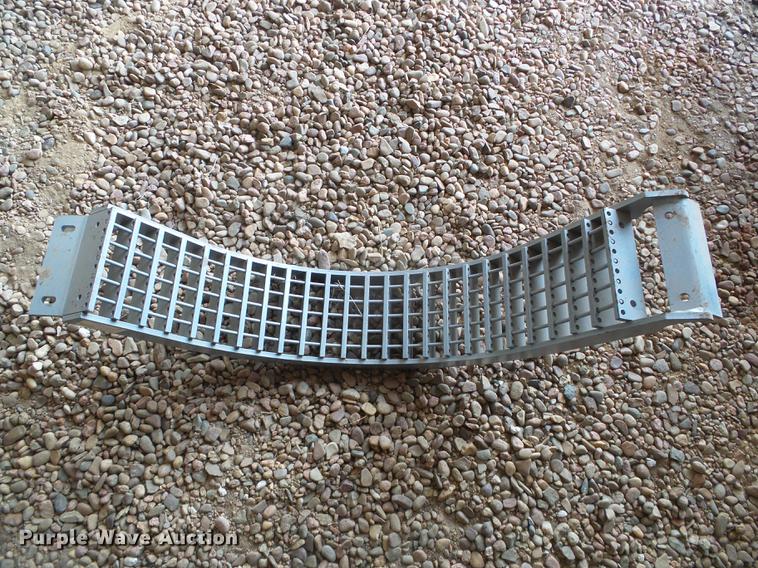 image for item DF2954 2005 Challenger 670 combine