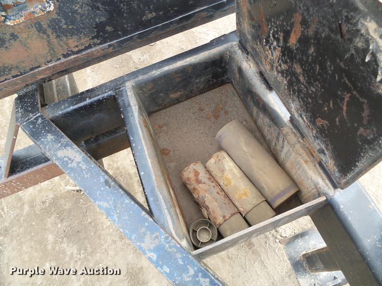 image for item DF2955 1998 B&B sprayer trailer