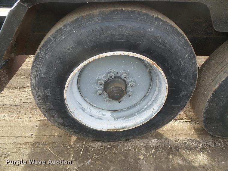 image for item DF2955 1998 B&B sprayer trailer