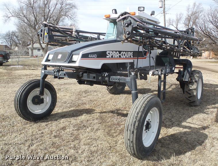 image for item DF2956 SpraCoupe 4440 sprayer