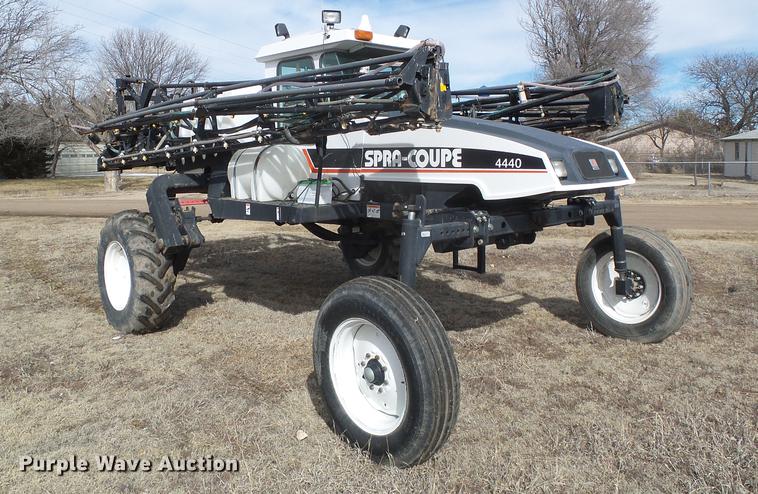 image for item DF2956 SpraCoupe 4440 sprayer