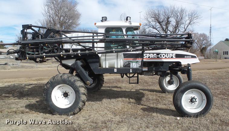 image for item DF2956 SpraCoupe 4440 sprayer