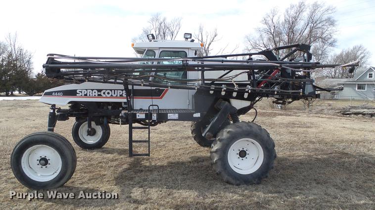 image for item DF2956 SpraCoupe 4440 sprayer