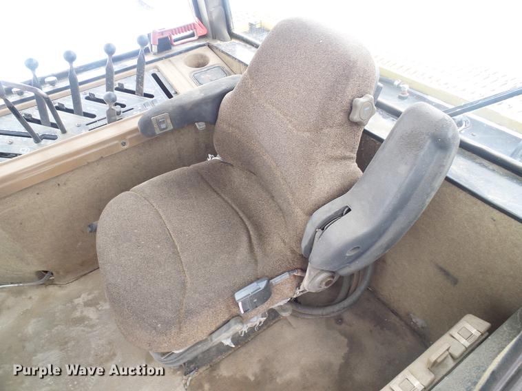 image for item DF7117 1993 Caterpillar Challenger 65C tractor