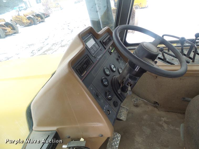 image for item DF7117 1993 Caterpillar Challenger 65C tractor