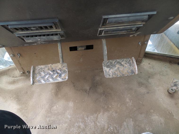 image for item DF7117 1993 Caterpillar Challenger 65C tractor