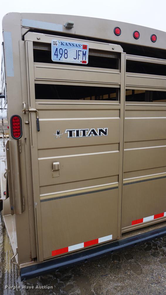 image for item DF7620 2016 Titan livestock trailer