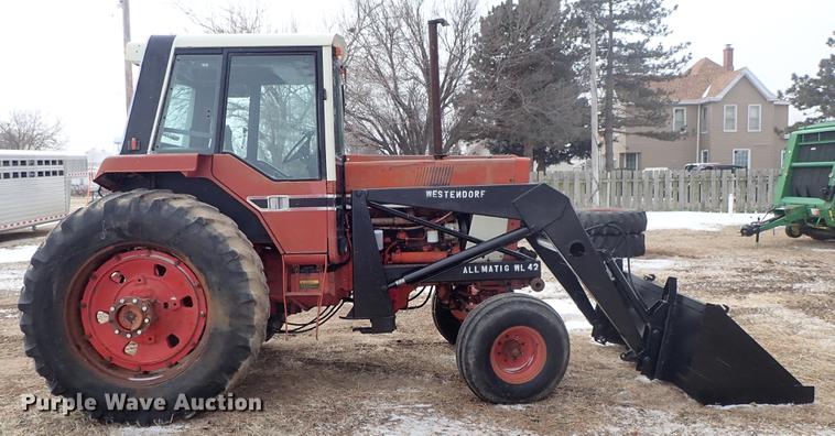 image for item DF8754 International F986 tractor