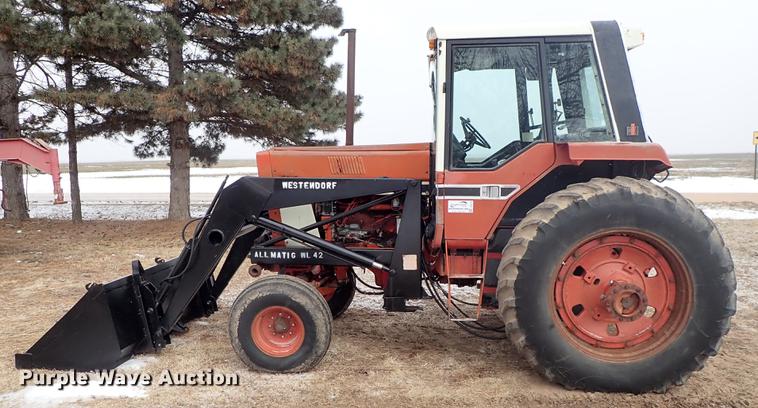 image for item DF8754 International F986 tractor