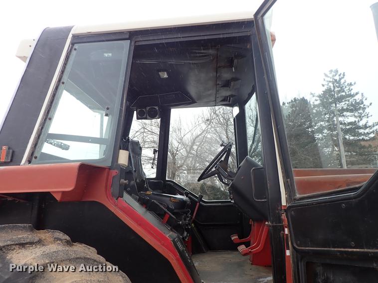 image for item DF8754 International F986 tractor