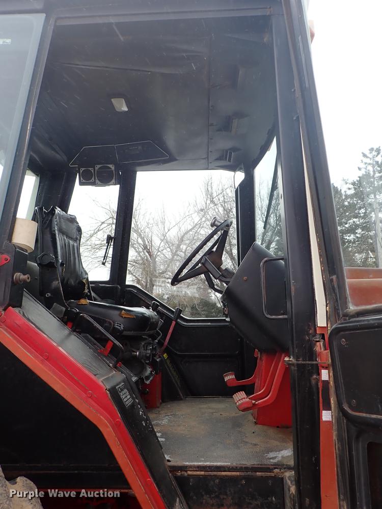 image for item DF8754 International F986 tractor