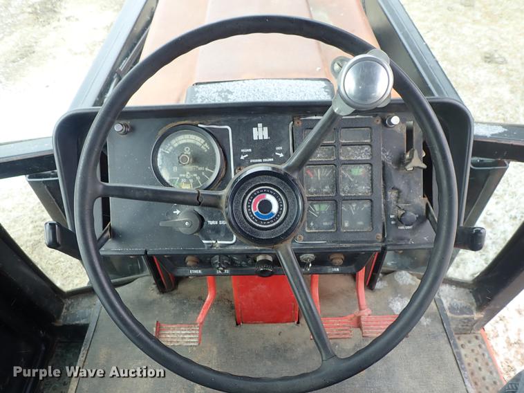 image for item DF8754 International F986 tractor