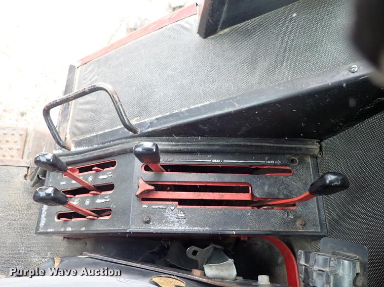 image for item DF8754 International F986 tractor