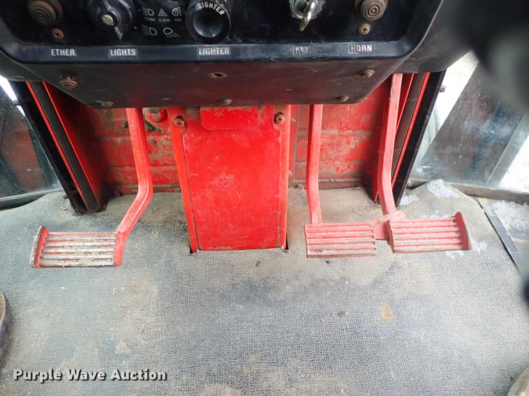 image for item DF8754 International F986 tractor