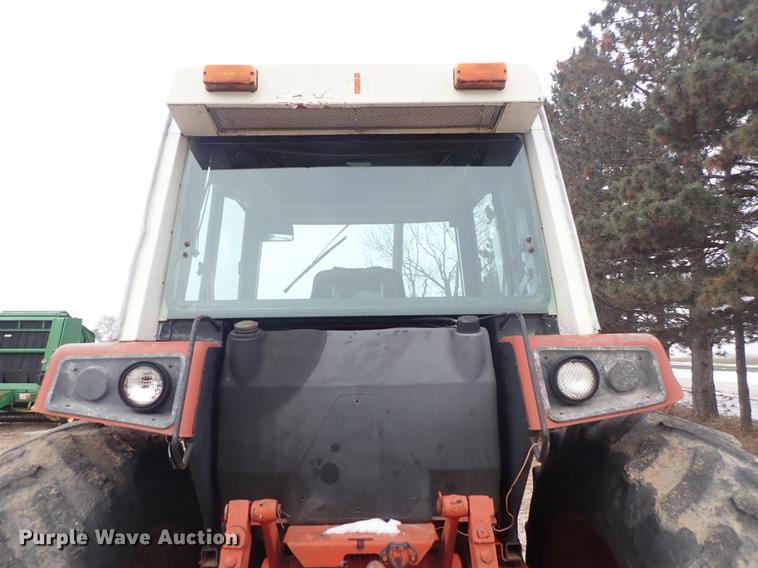 image for item DF8754 International F986 tractor