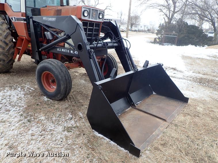 image for item DF8754 International F986 tractor