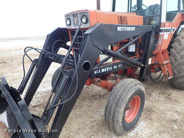 image for item DF8754 International F986 tractor