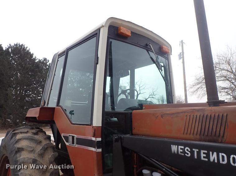 image for item DF8754 International F986 tractor