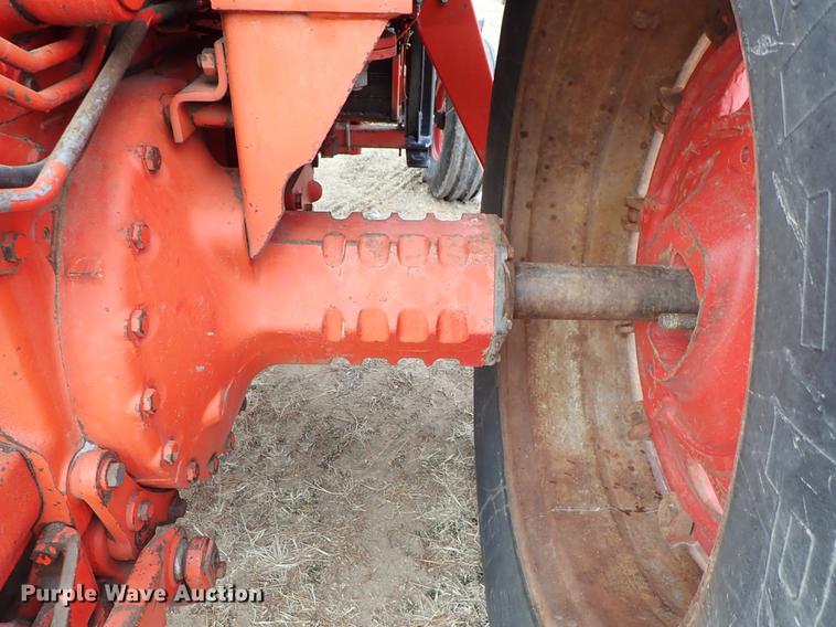 image for item DF8754 International F986 tractor