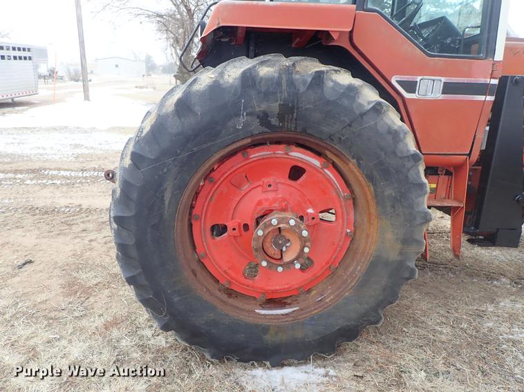 image for item DF8754 International F986 tractor