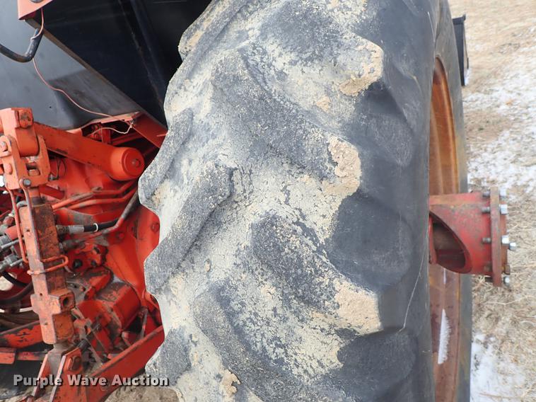 image for item DF8754 International F986 tractor