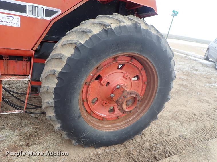 image for item DF8754 International F986 tractor