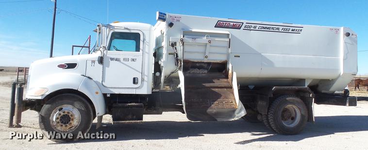 image for item EI9727 2005 Peterbilt 335 feed mixer truck