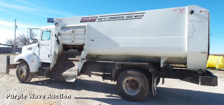 image for item EI9727 2005 Peterbilt 335 feed mixer truck