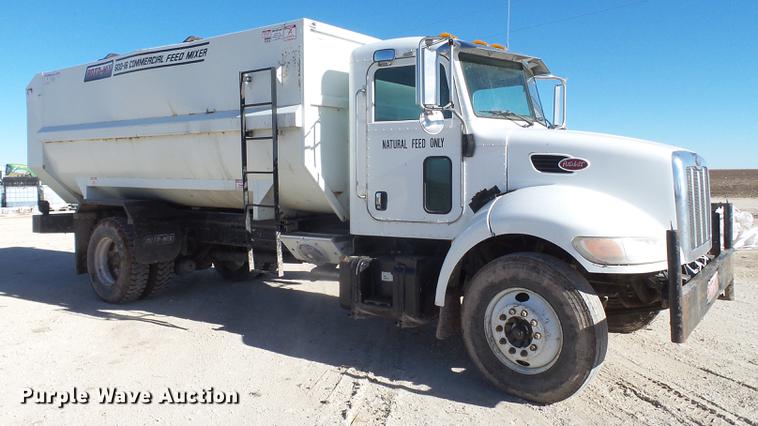 image for item EI9727 2005 Peterbilt 335 feed mixer truck