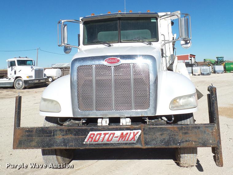 image for item EI9727 2005 Peterbilt 335 feed mixer truck