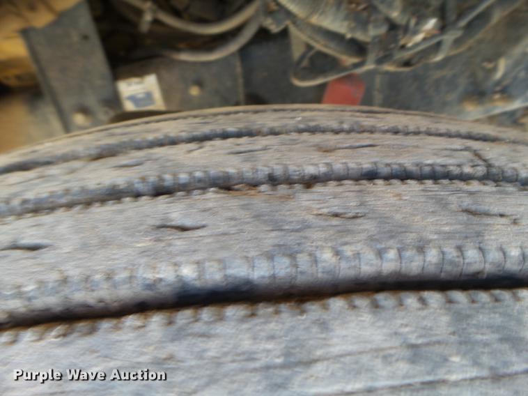 image for item EI9727 2005 Peterbilt 335 feed mixer truck