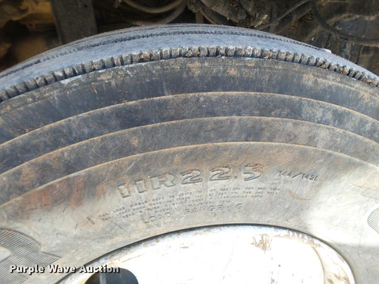 image for item EI9727 2005 Peterbilt 335 feed mixer truck