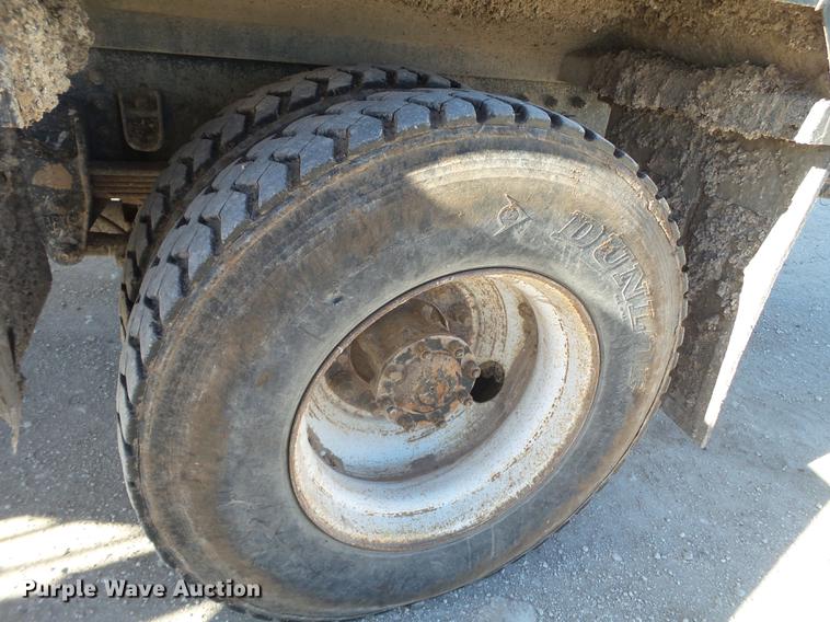 image for item EI9727 2005 Peterbilt 335 feed mixer truck