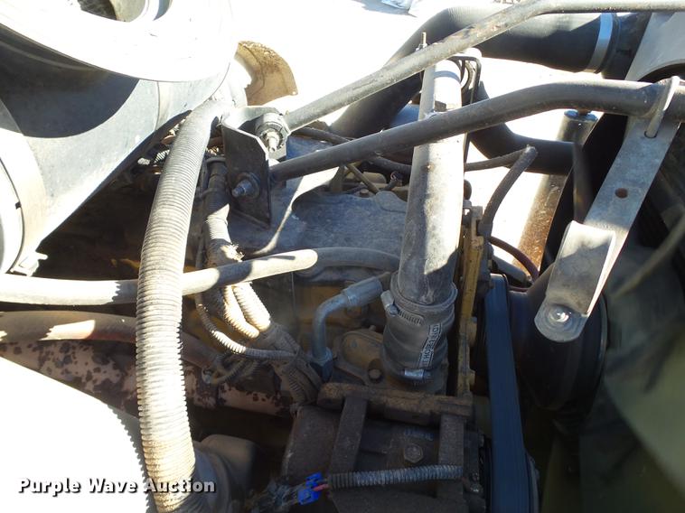 image for item EI9727 2005 Peterbilt 335 feed mixer truck