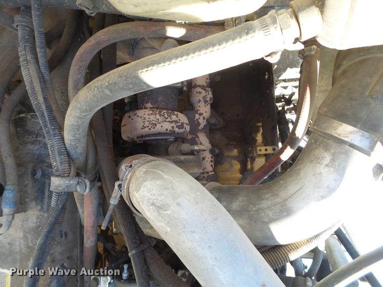 image for item EI9727 2005 Peterbilt 335 feed mixer truck