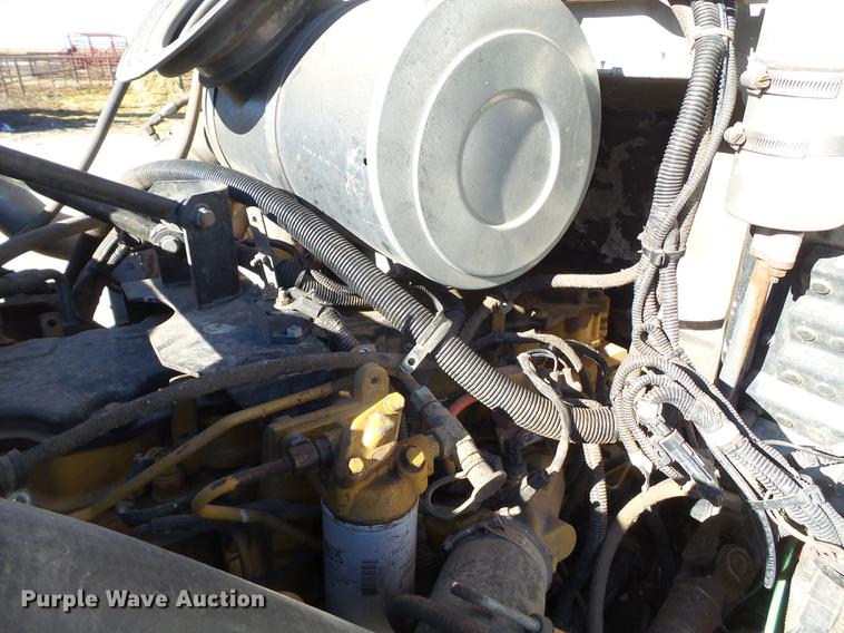 image for item EI9727 2005 Peterbilt 335 feed mixer truck