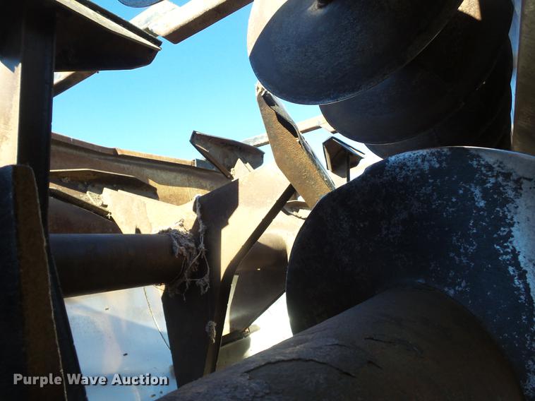 image for item EI9727 2005 Peterbilt 335 feed mixer truck