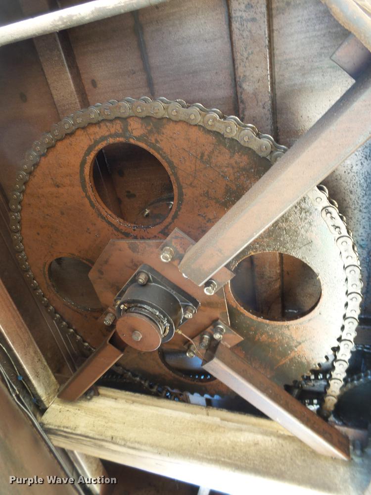 image for item EI9727 2005 Peterbilt 335 feed mixer truck