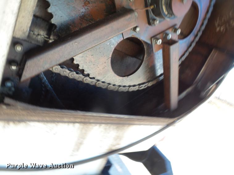 image for item EI9727 2005 Peterbilt 335 feed mixer truck