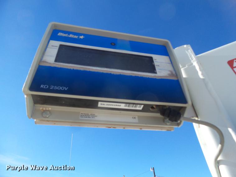 image for item EI9727 2005 Peterbilt 335 feed mixer truck