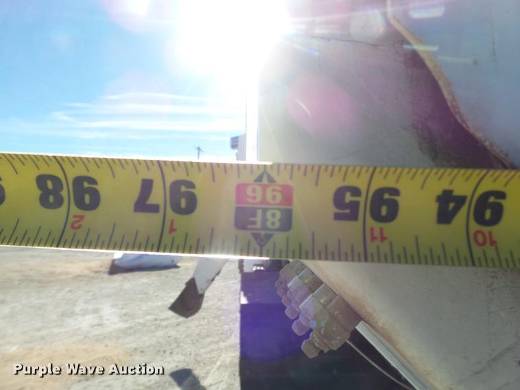 image for item EI9727 2005 Peterbilt 335 feed mixer truck