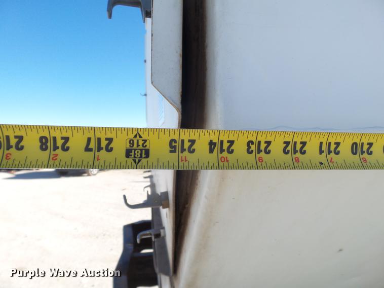 image for item EI9727 2005 Peterbilt 335 feed mixer truck